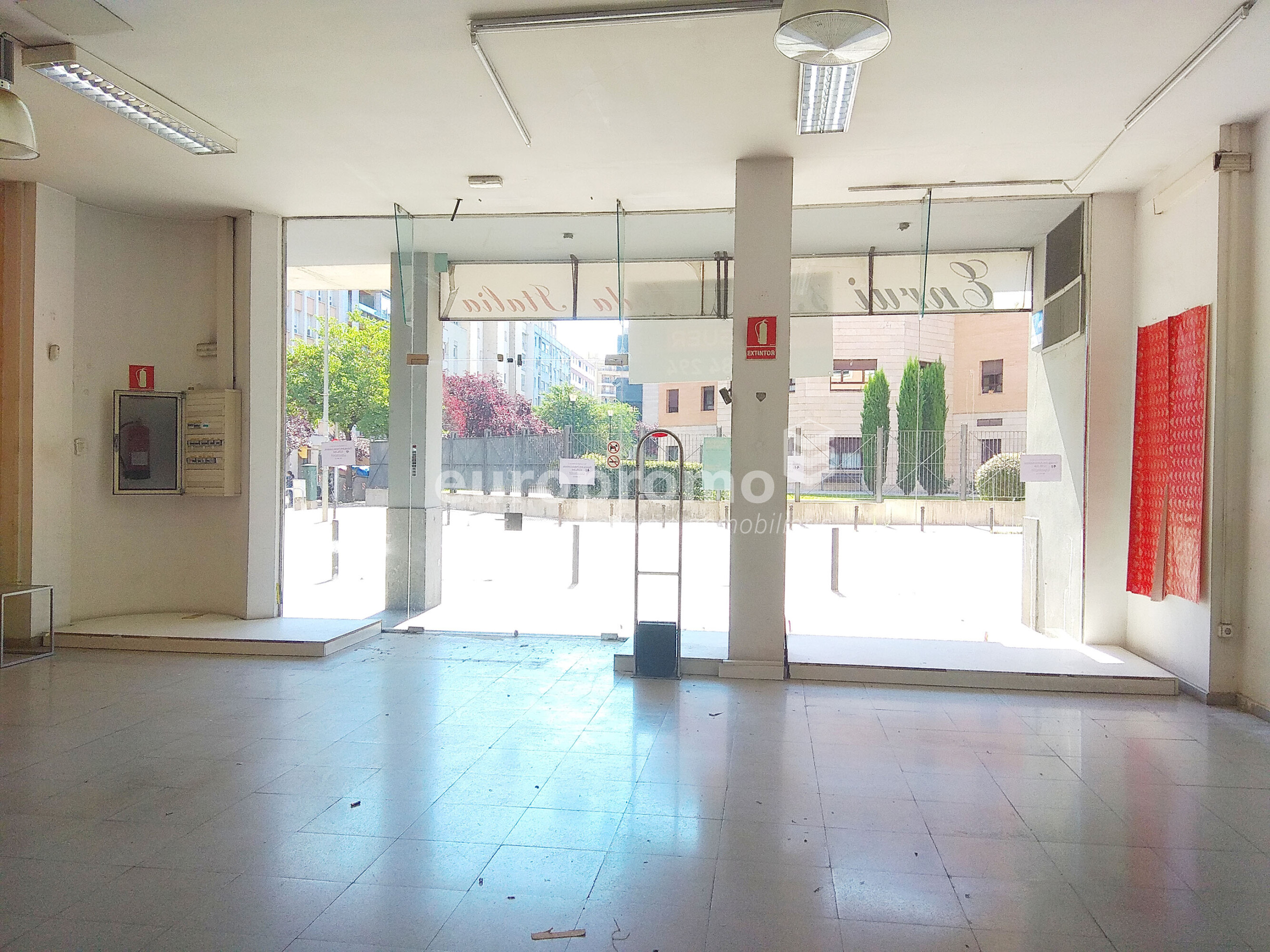 Local comercial de 440 m² al centre de Girona!