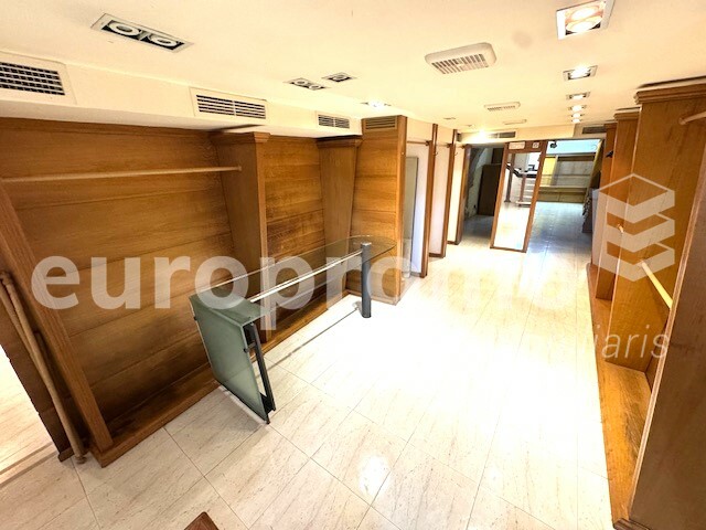 Lloguer local cantoner de 140m2 a Girona Centre.  Punt estratègic!