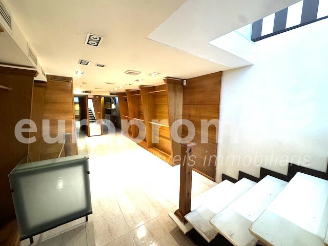 Lloguer local cantoner de 140m2 a Girona Centre.  Punt estratègic!