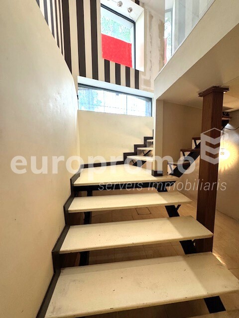 Lloguer local cantoner de 140m2 a Girona Centre.  Punt estratègic!