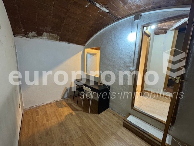 Lloguer local cantoner de 140m2 a Girona Centre.  Punt estratègic!