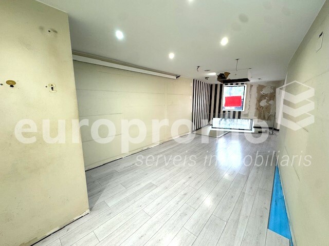Lloguer local cantoner de 140m2 a Girona Centre.  Punt estratègic!