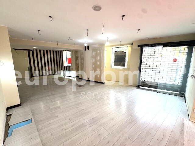 Lloguer local cantoner de 140m2 a Girona Centre.  Punt estratègic!