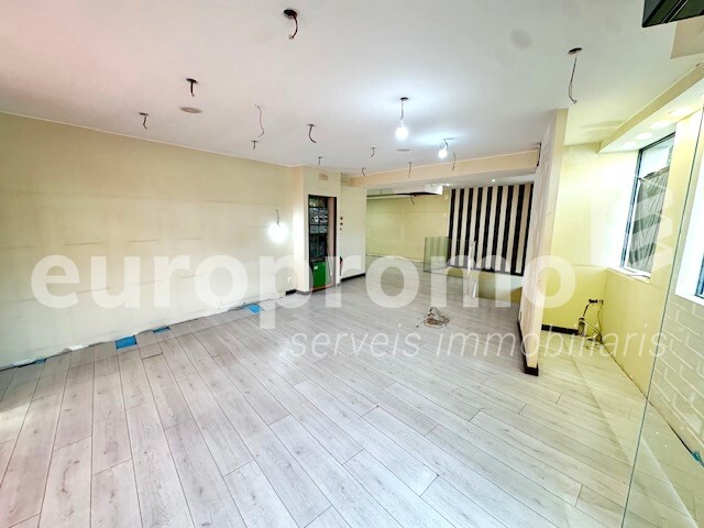 Lloguer local cantoner de 140m2 a Girona Centre.  Punt estratègic!