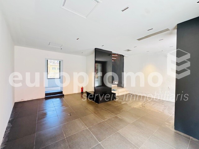 Local de 180m2 a primera línea comercial de Girona!