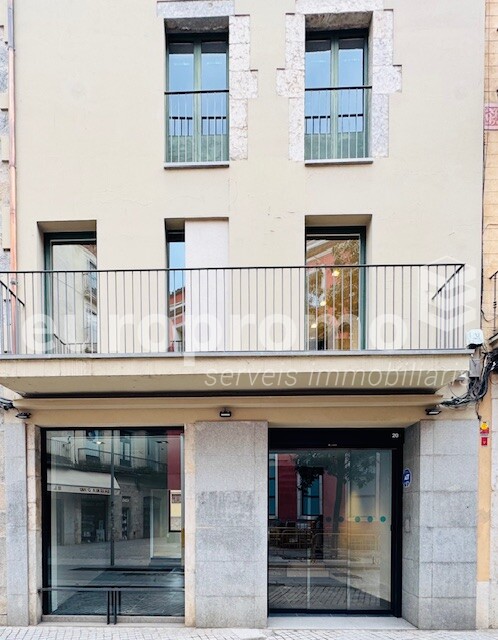 Local de 180m2 a primera línea comercial de Girona!