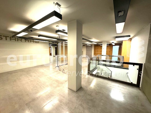 Local de 270m2 situat a primera línea comercial!