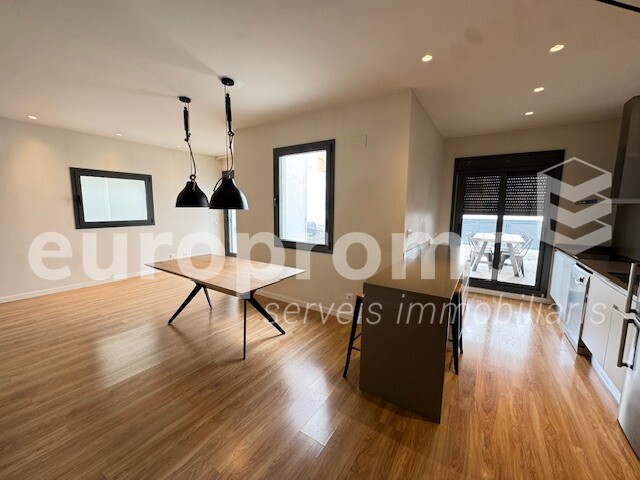 Pis de 151m2 + 70m2 de terrassa situat al centre de Girona!