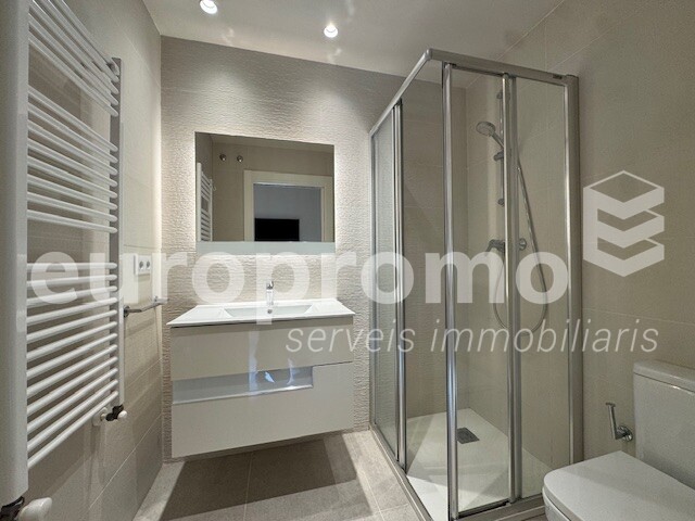Pis de 151m2 + 70m2 de terrassa situat al centre de Girona!