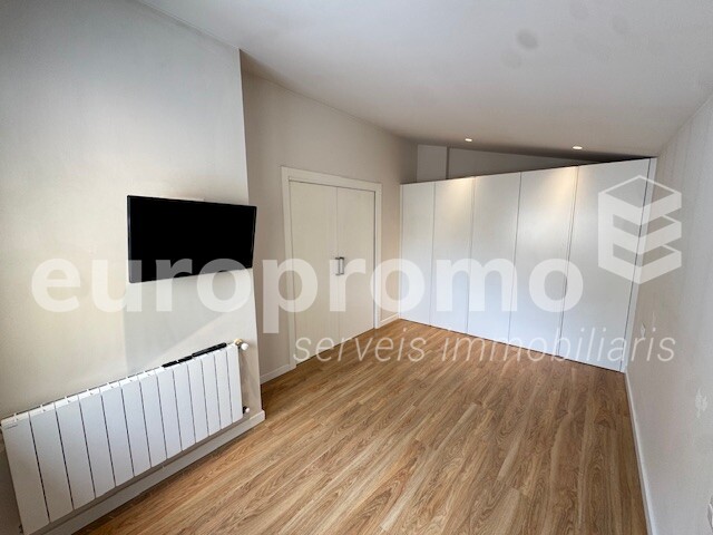 Pis de 151m2 + 70m2 de terrassa situat al centre de Girona!
