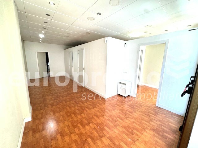 Local comercial de 60m2 situado en el centro de Girona en Plaza Josep Pla!