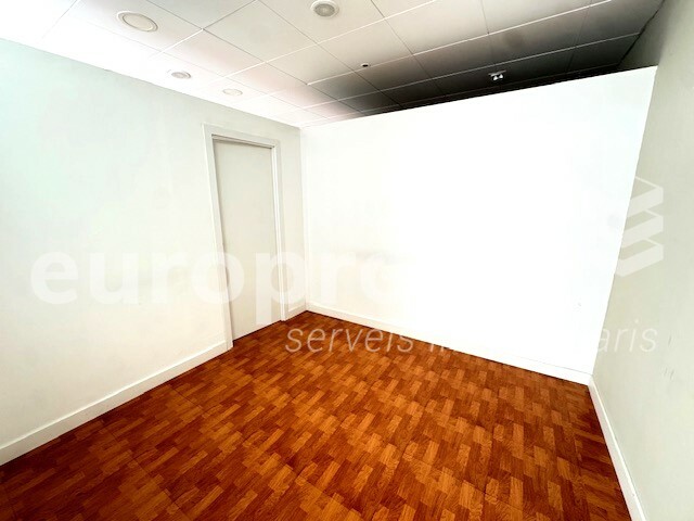 Local comercial de 60m2 situado en el centro de Girona en Plaza Josep Pla!