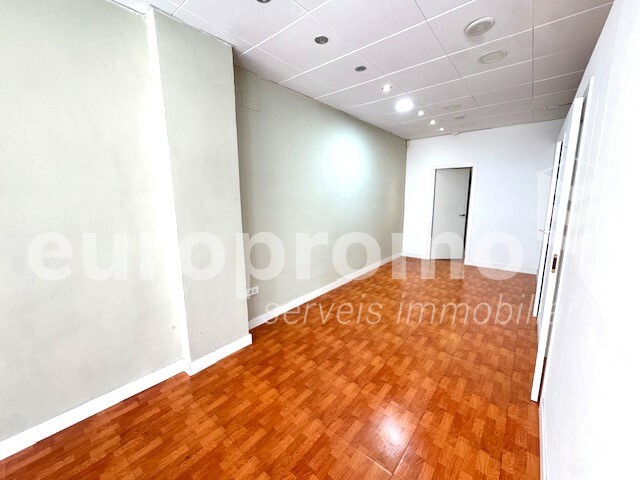 Local comercial de 60m2 situado en el centro de Girona en Plaza Josep Pla!