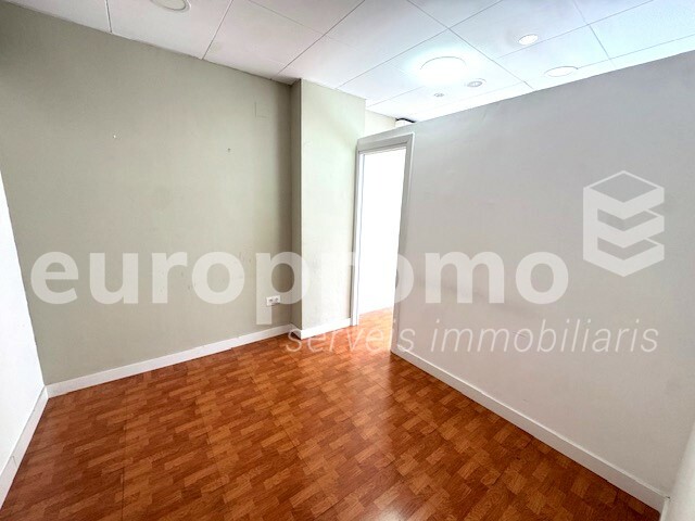 Local comercial de 60m2 situado en el centro de Girona en Plaza Josep Pla!