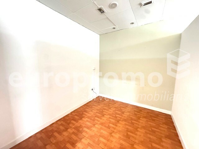 Local comercial de 60m2 situado en el centro de Girona en Plaza Josep Pla!